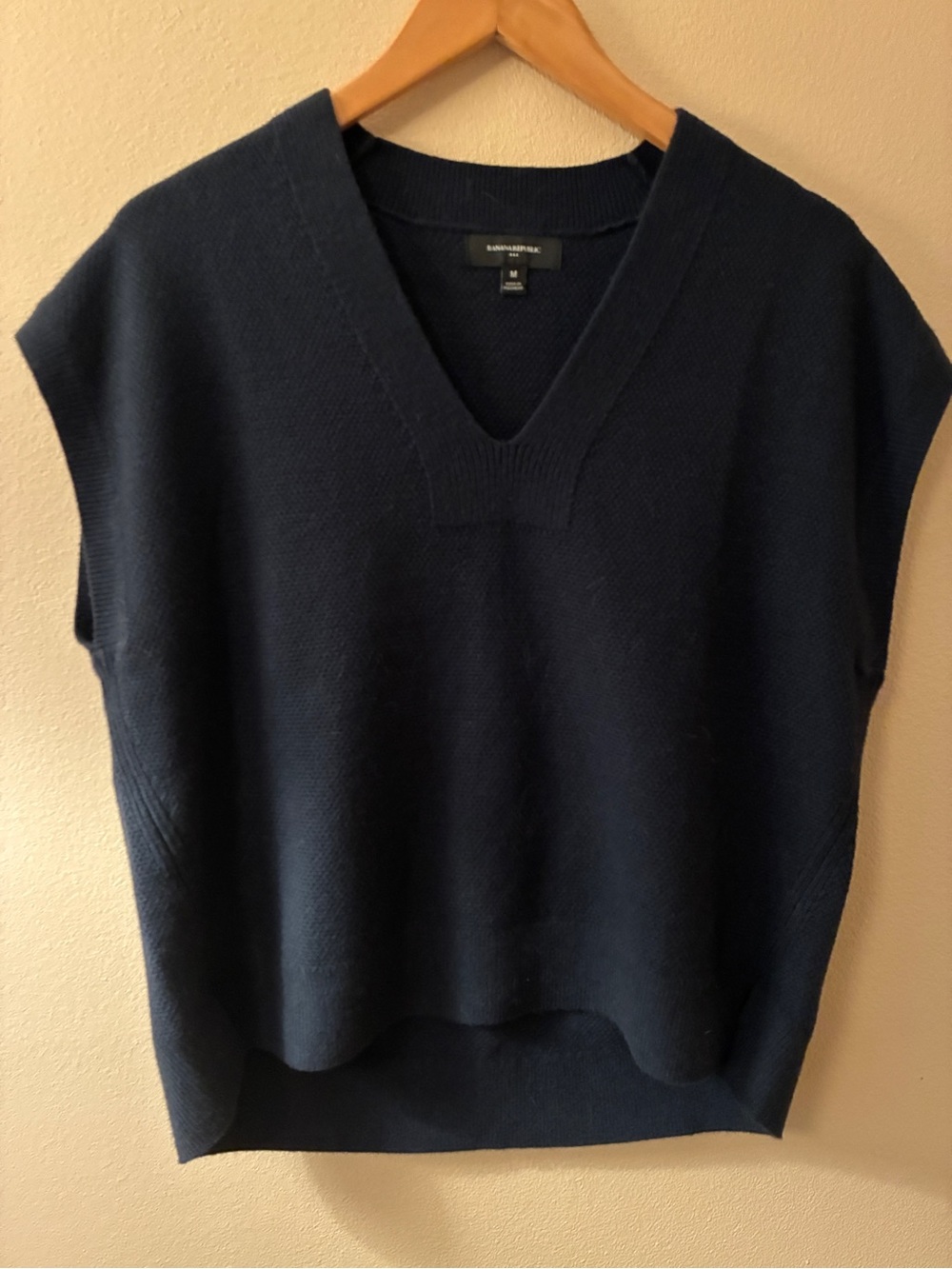 Banana Republic Factory navy blue women’s sweater vest, size medium
